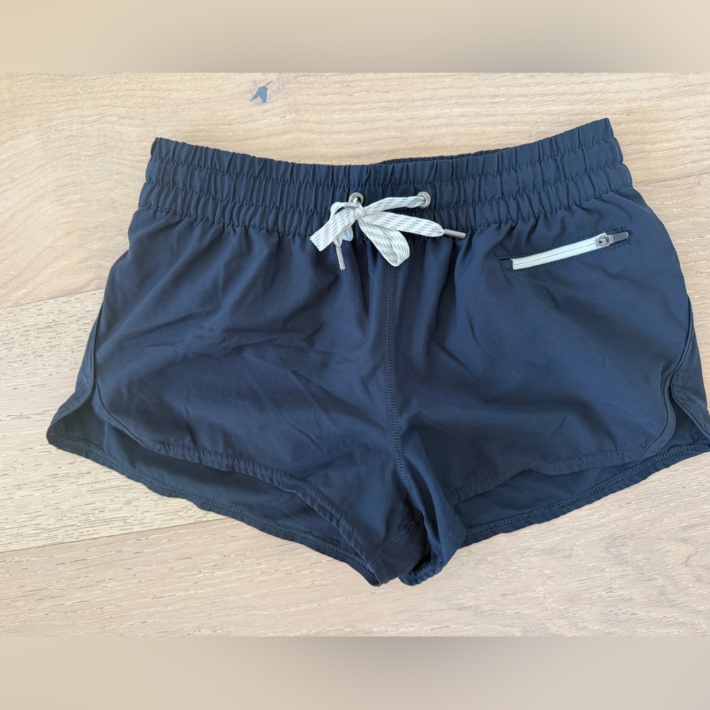 Vuori Women’s Navy Shorts Size Small